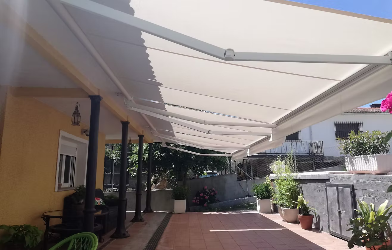 Toldo para terraza en la Sierra de Madrid